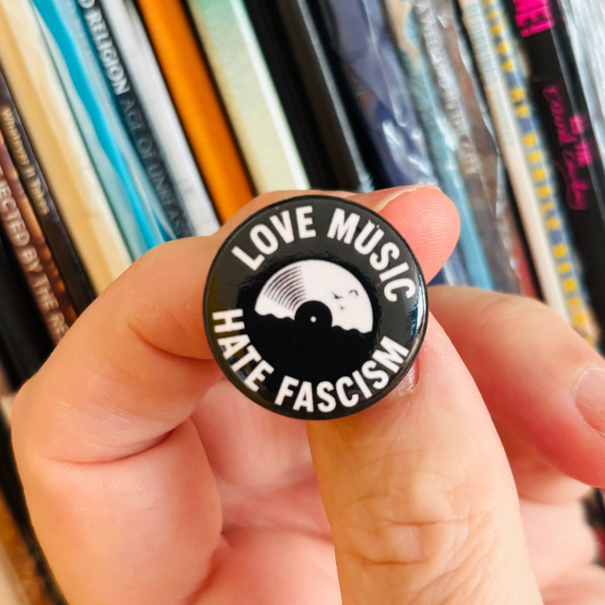 Love music hate fascism Button – 25mm