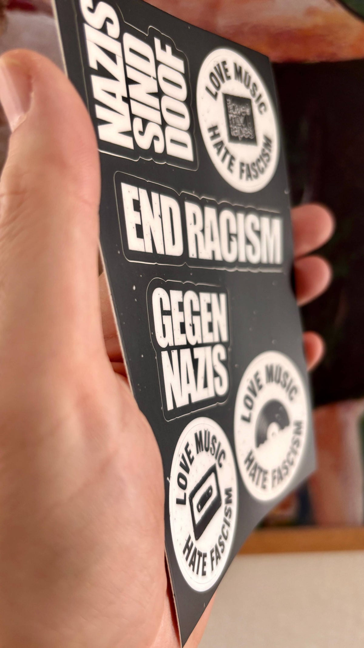 „Love Music – Hate Fascism“ Sticker-Set gegen Rechts – 6 Vinyl-Sticker | 10 × 15 cm
